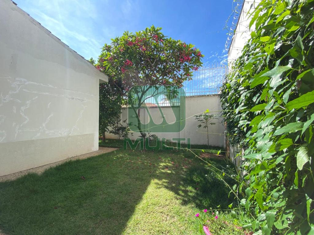 Casa à venda com 3 quartos, 200m² - Foto 12