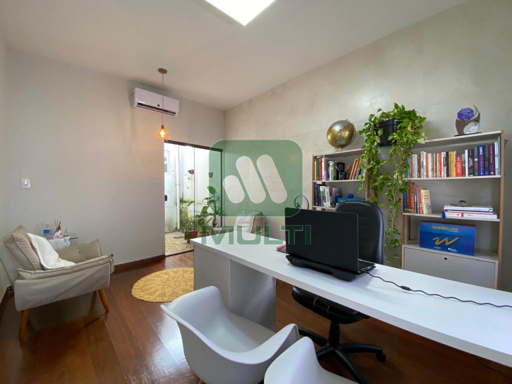 Casa à venda com 3 quartos, 200m² - Foto 17