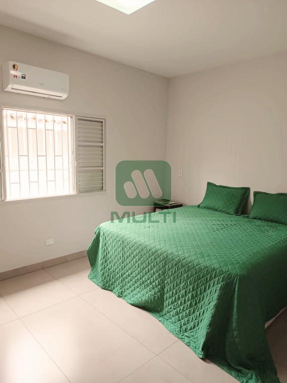 Casa à venda com 3 quartos, 200m² - Foto 28