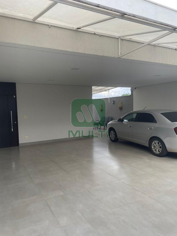 Casa à venda com 3 quartos, 310m² - Foto 1