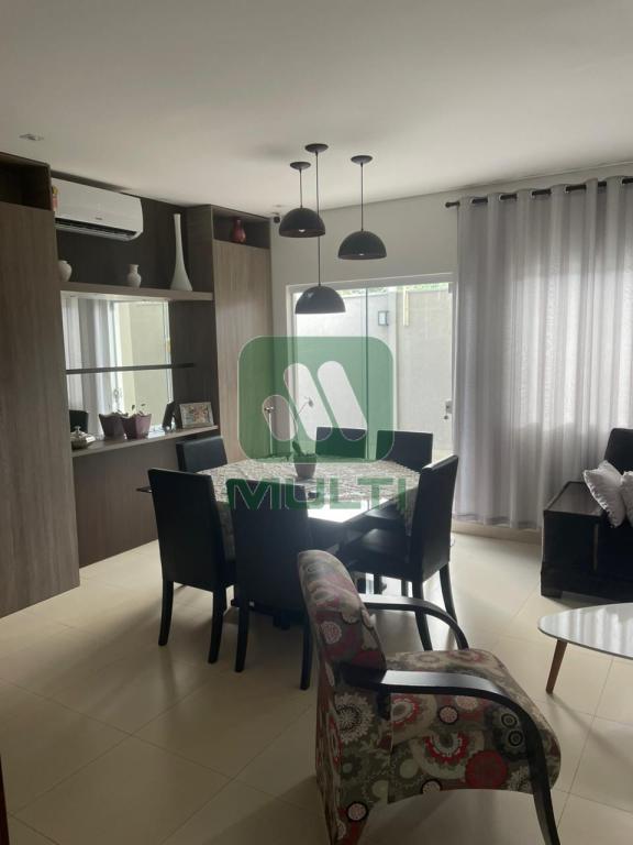 Casa à venda com 3 quartos, 310m² - Foto 3