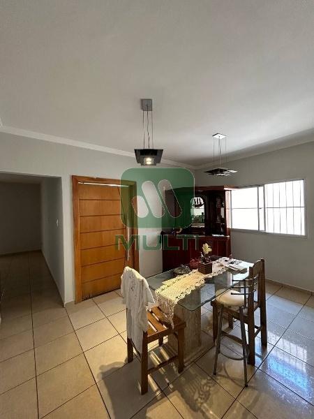 Casa à venda com 3 quartos, 230m² - Foto 4