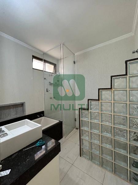 Casa à venda com 3 quartos, 230m² - Foto 8