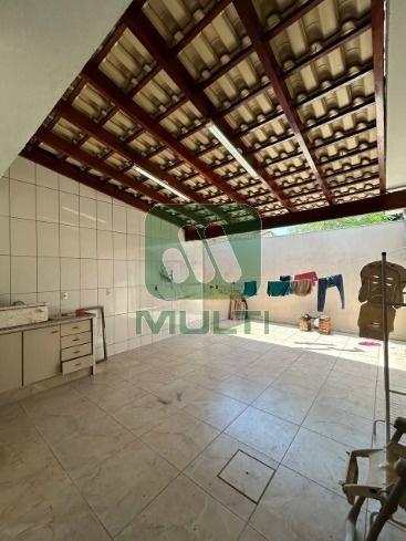 Casa à venda com 3 quartos, 230m² - Foto 16