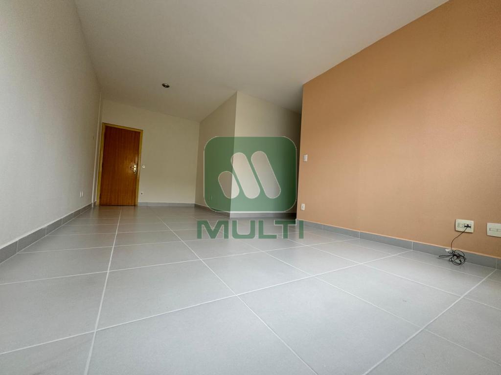 Apartamento à venda com 3 quartos, 73m² - Foto 2