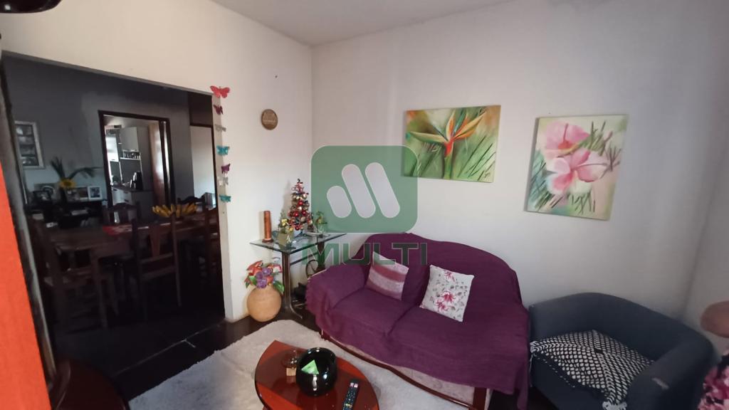 Casa à venda com 3 quartos, 70m² - Foto 2