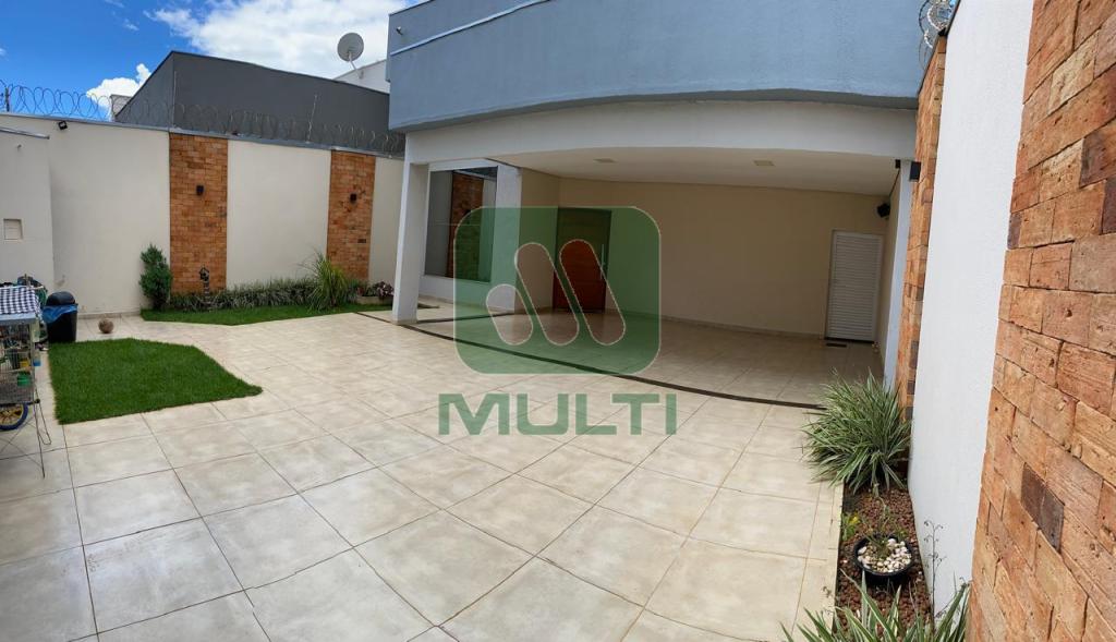 Casa à venda com 3 quartos, 215m² - Foto 1