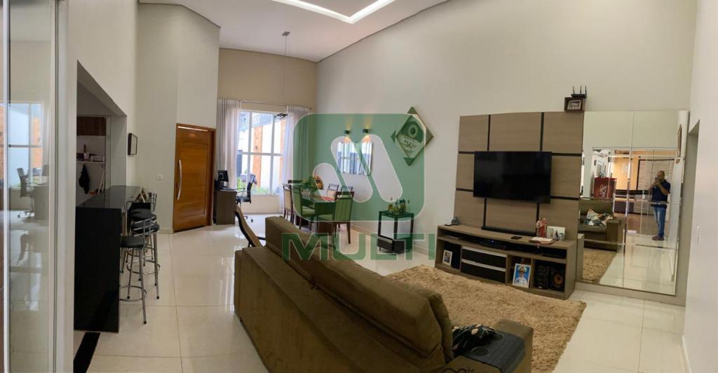 Casa à venda com 3 quartos, 215m² - Foto 2