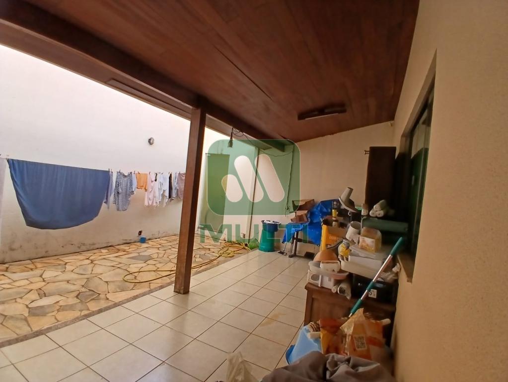 Casa à venda com 3 quartos, 200m² - Foto 4