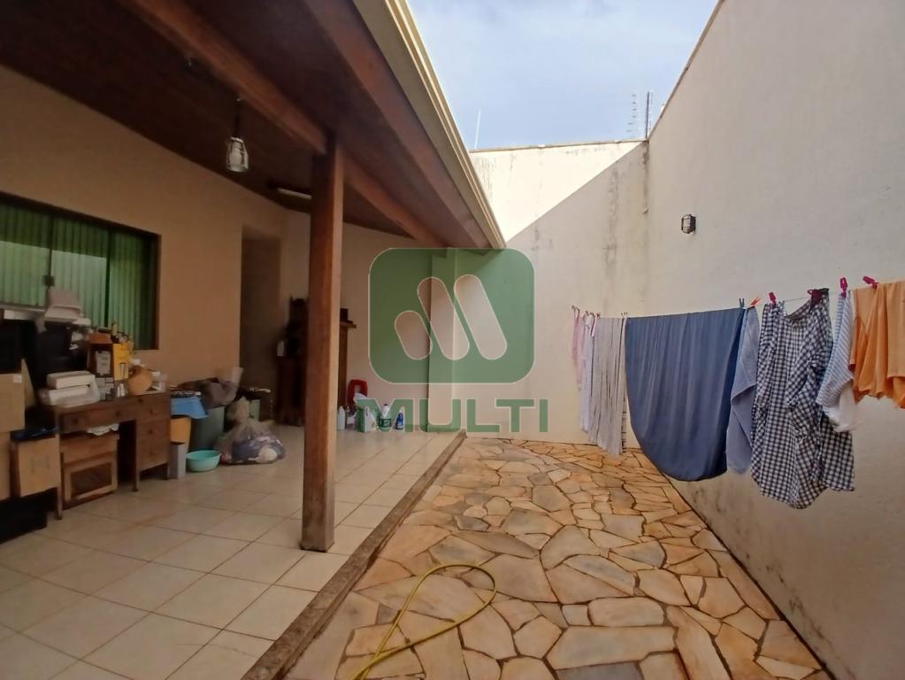 Casa à venda com 3 quartos, 200m² - Foto 7