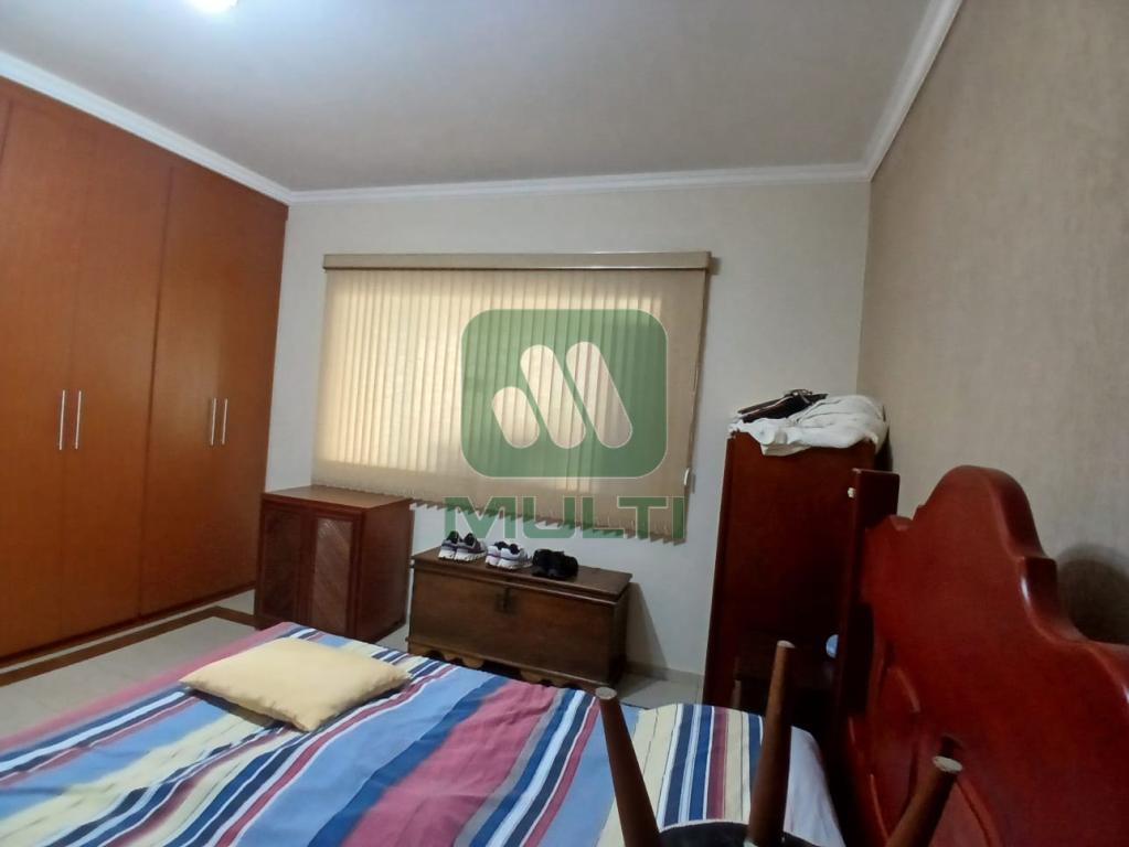 Casa à venda com 3 quartos, 200m² - Foto 17