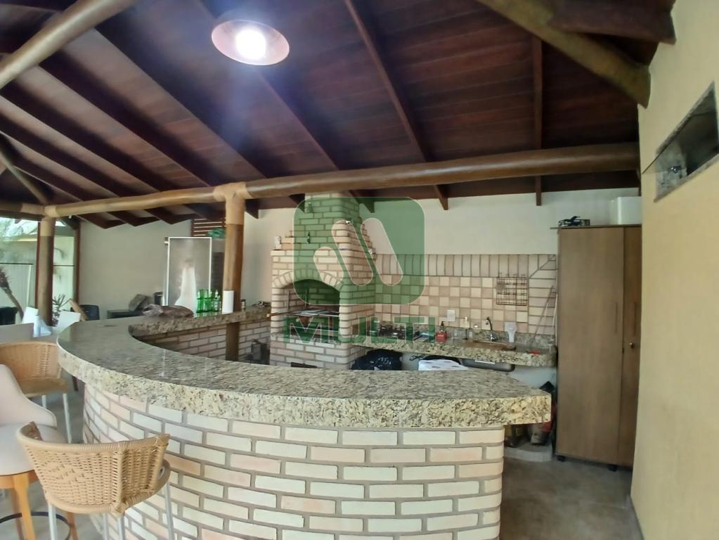 Casa à venda com 3 quartos, 200m² - Foto 18