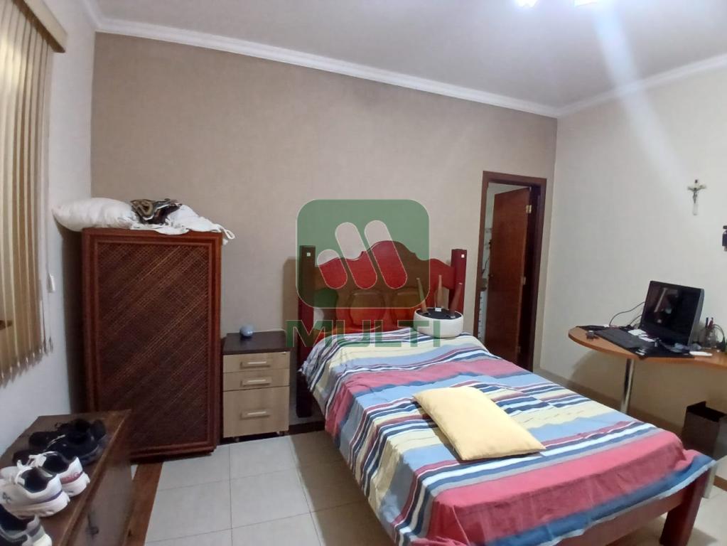 Casa à venda com 3 quartos, 200m² - Foto 21