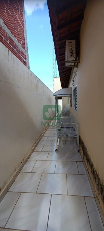 Casa à venda com 3 quartos, 199m² - Foto 2