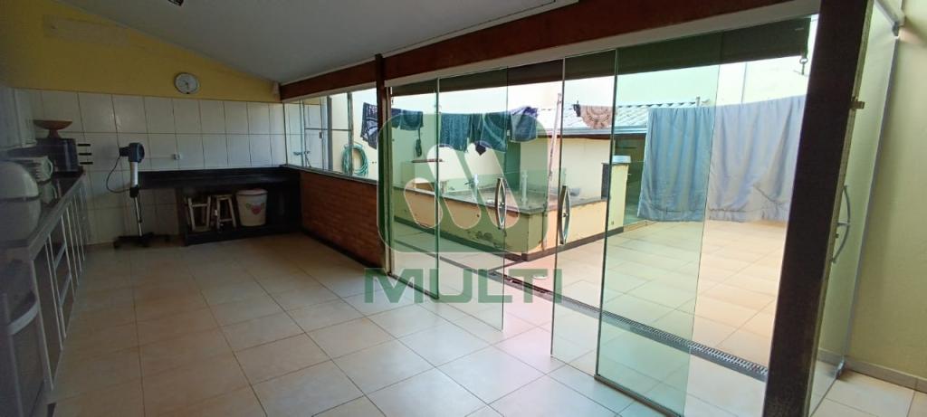 Casa à venda com 3 quartos, 199m² - Foto 15