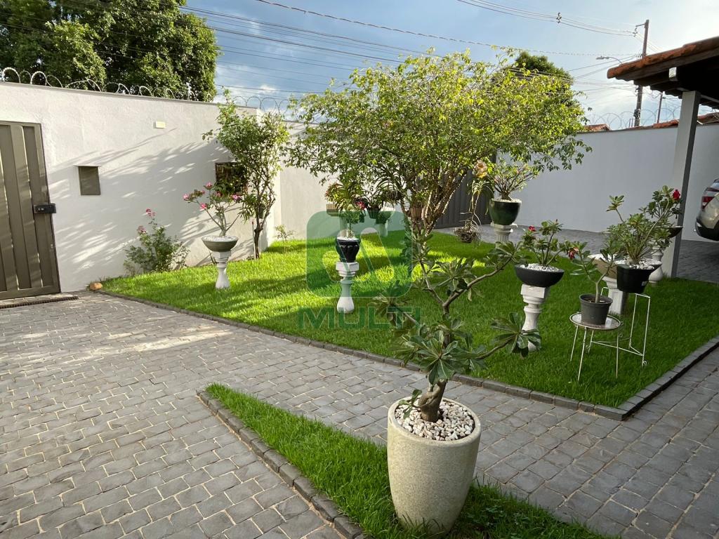 Casa à venda com 3 quartos, 195m² - Foto 2