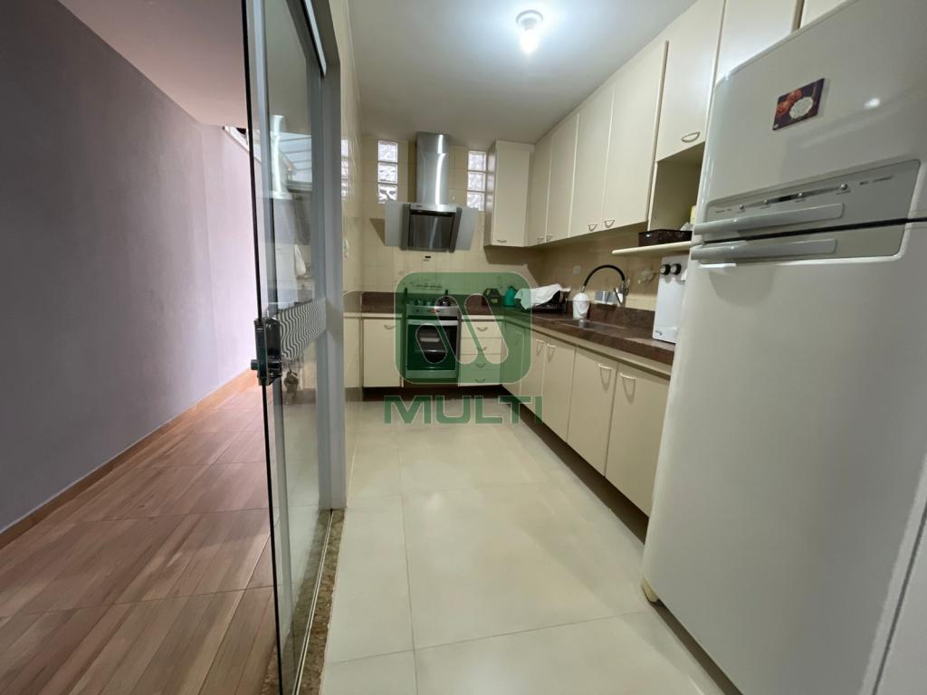 Casa à venda com 3 quartos, 195m² - Foto 16