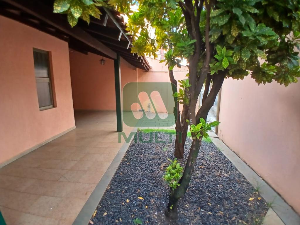 Casa à venda com 3 quartos, 200m² - Foto 2