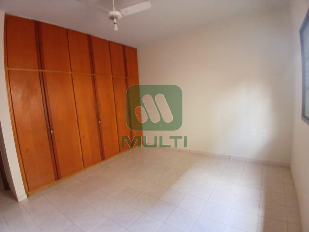 Casa à venda com 3 quartos, 200m² - Foto 14