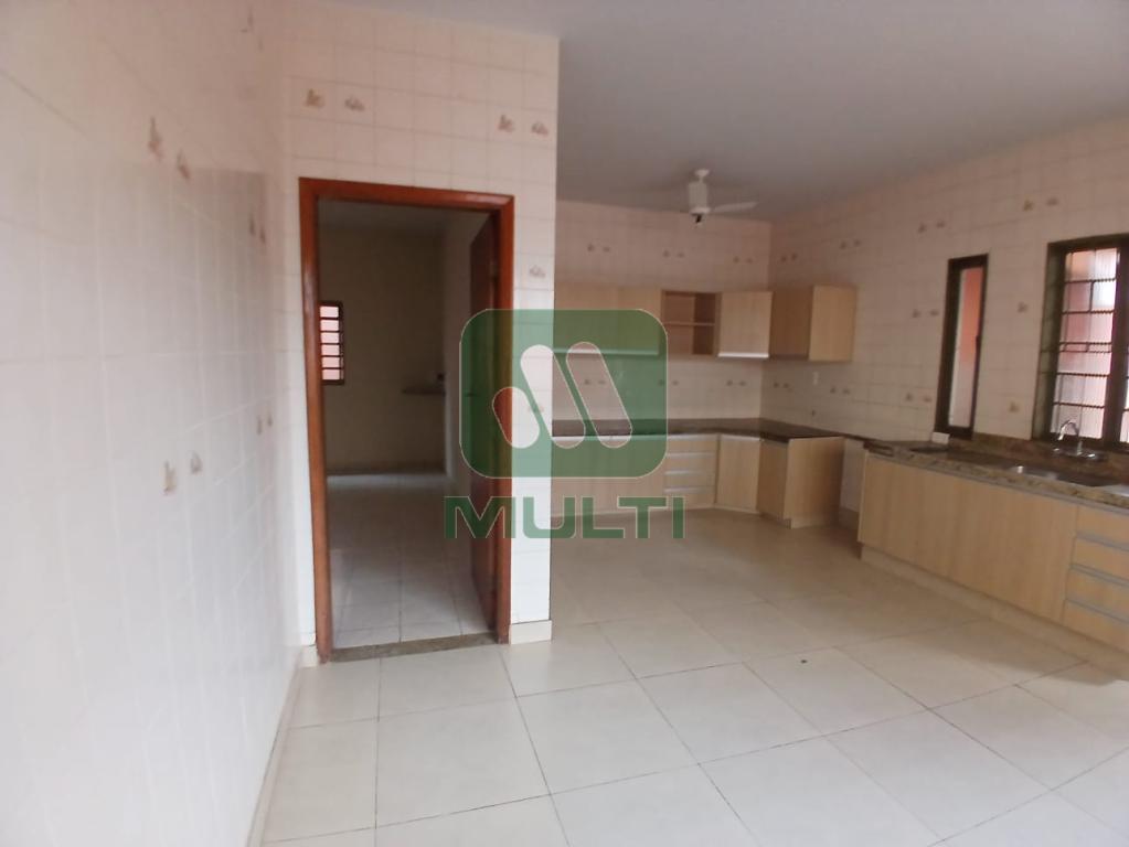 Casa à venda com 3 quartos, 200m² - Foto 23