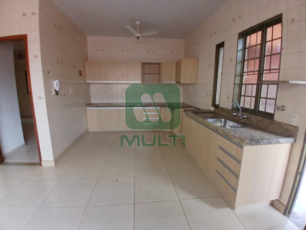 Casa à venda com 3 quartos, 200m² - Foto 25