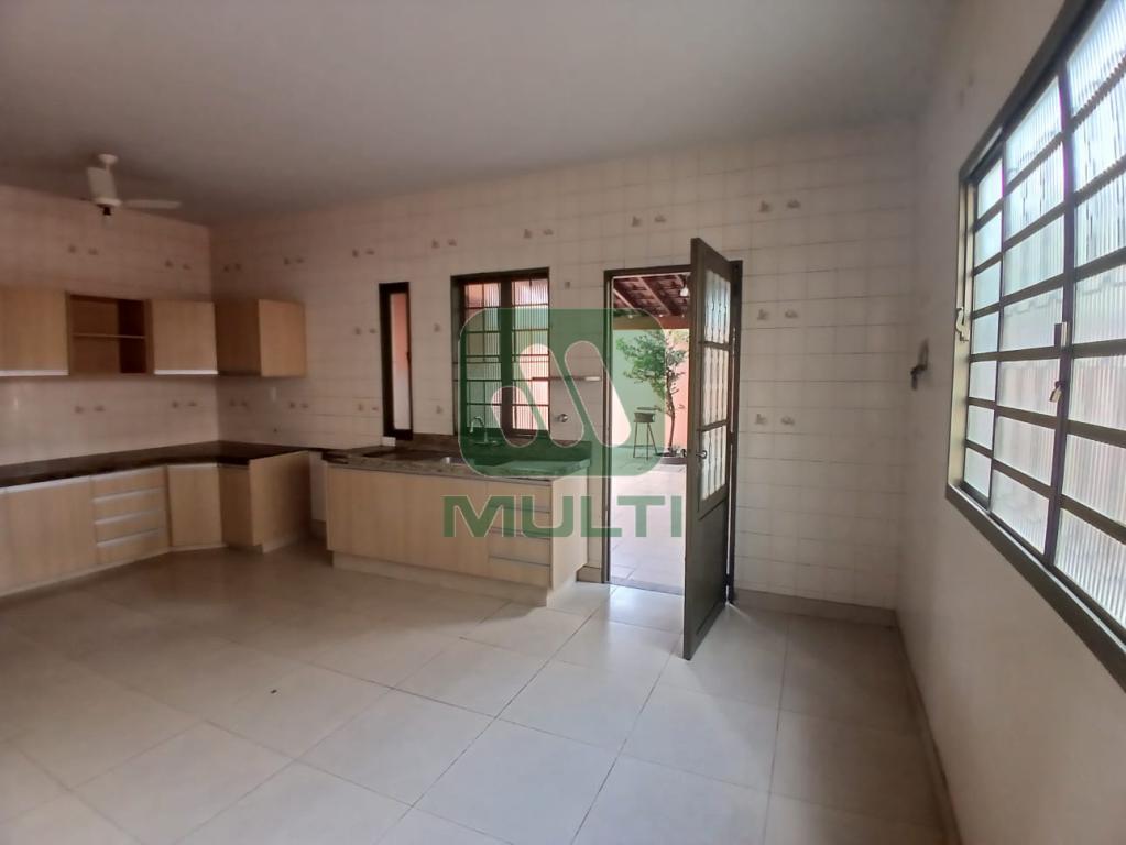 Casa à venda com 3 quartos, 200m² - Foto 27