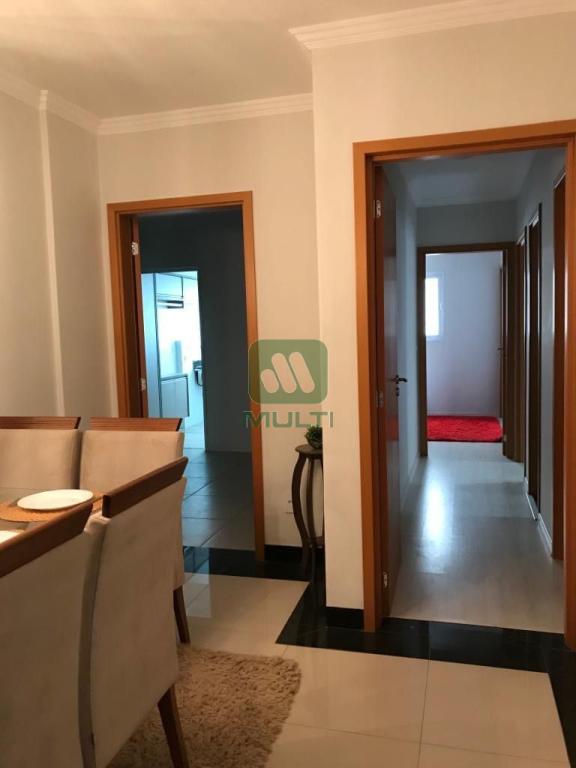 Apartamento à venda com 3 quartos, 76m² - Foto 1