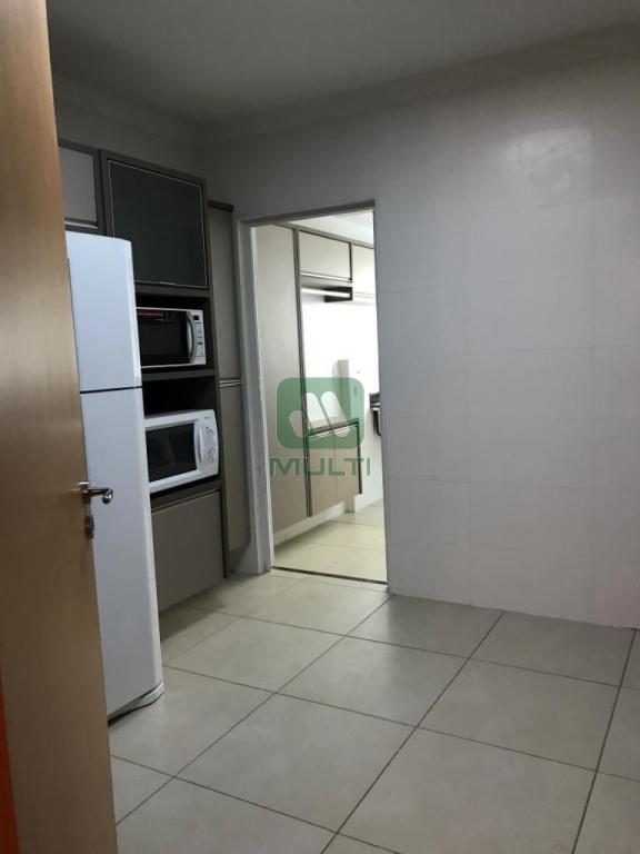 Apartamento à venda com 3 quartos, 76m² - Foto 2