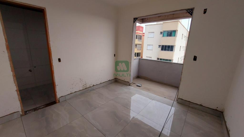 Apartamento à venda com 3 quartos, 180m² - Foto 1