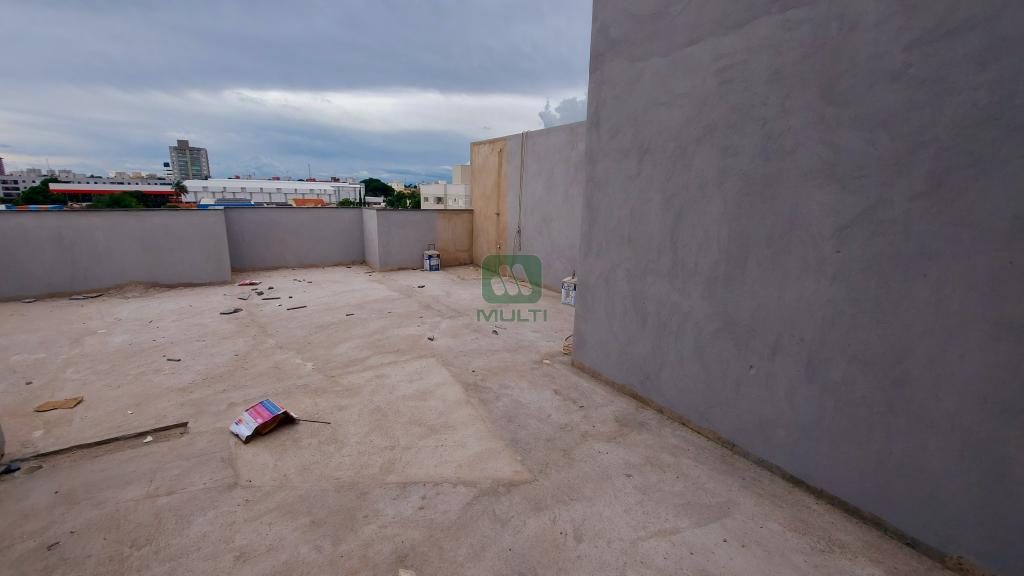 Apartamento à venda com 3 quartos, 180m² - Foto 3