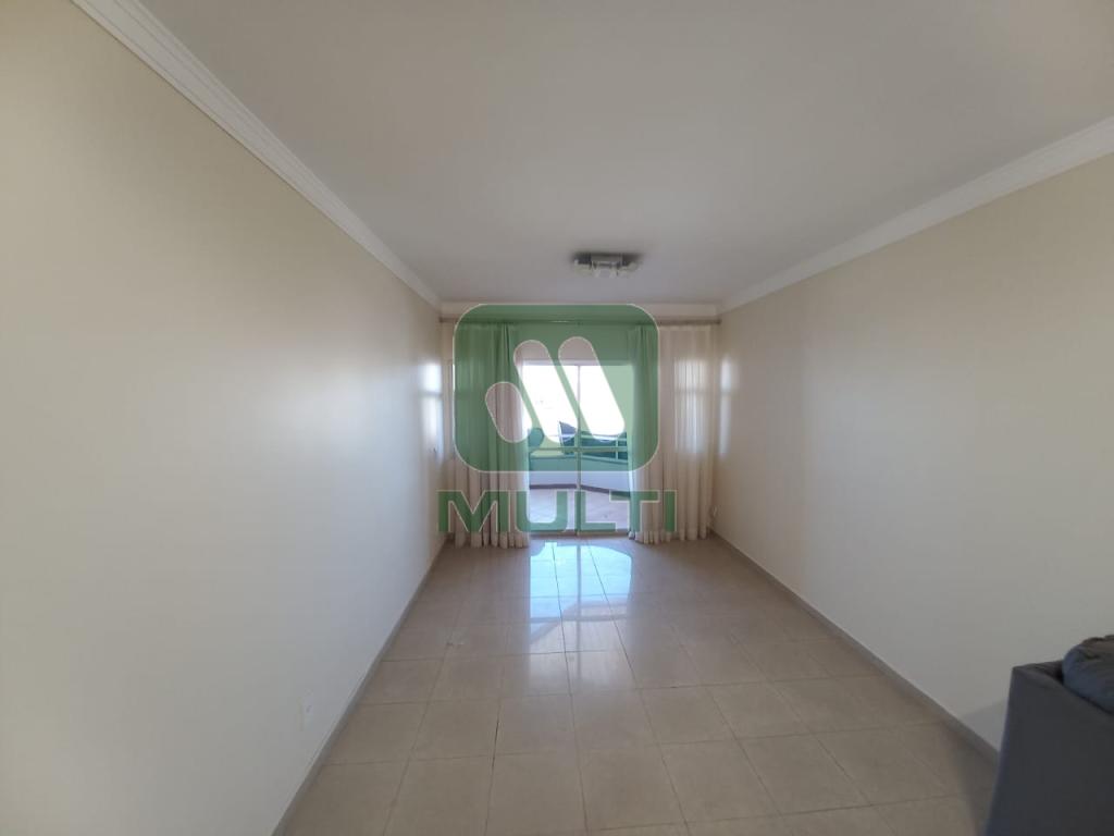 Apartamento à venda com 4 quartos, 160m² - Foto 2