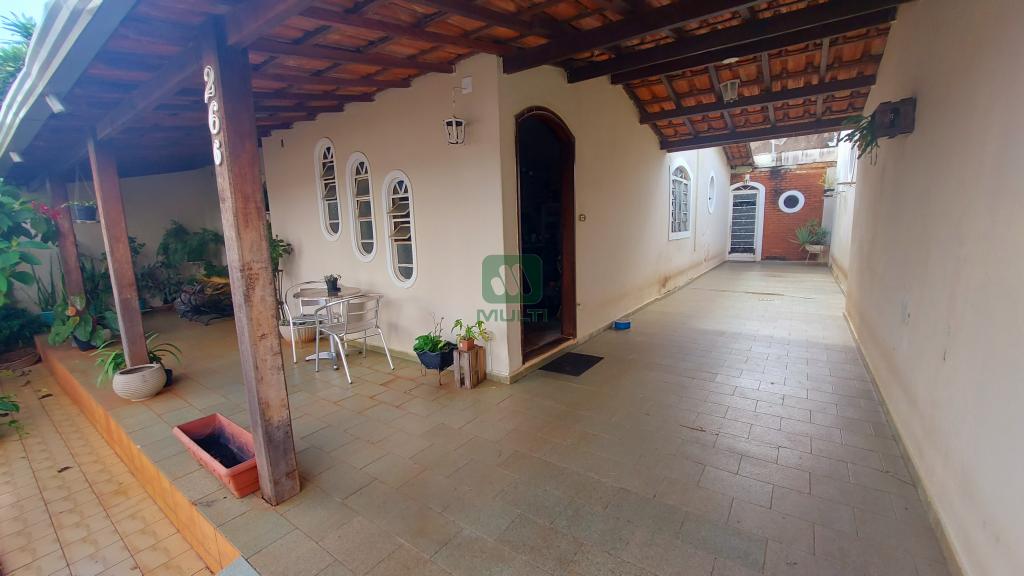 Casa à venda com 3 quartos, 165m² - Foto 1