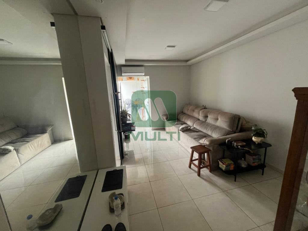 Casa de Condomínio à venda com 3 quartos, 120m² - Foto 2