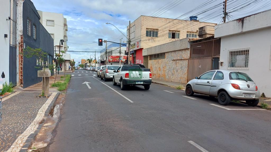 Terreno à venda com 1 quarto, 380m² - Foto 2