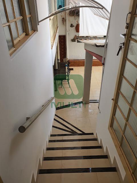 Casa à venda com 3 quartos, 200m² - Foto 30