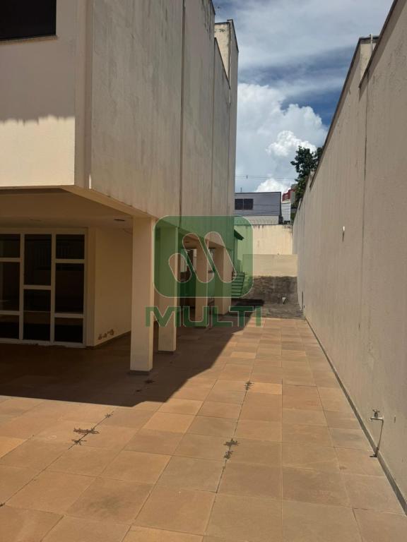 Casa à venda com 4 quartos, 343m² - Foto 11