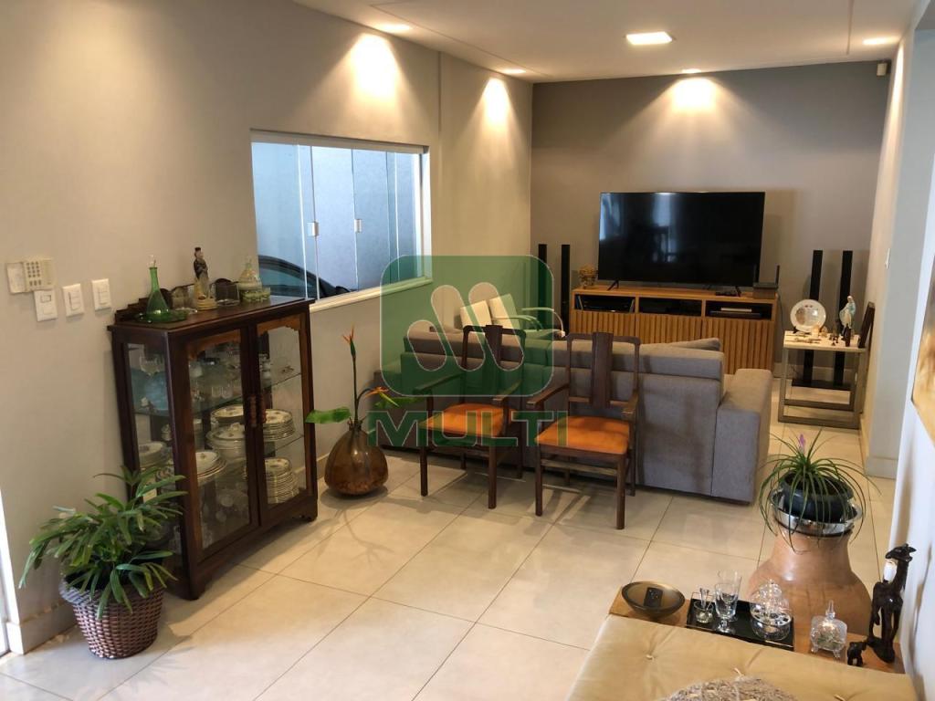 Casa à venda com 5 quartos, 291m² - Foto 1