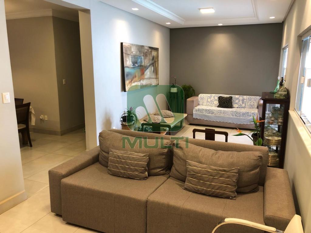 Casa à venda com 5 quartos, 291m² - Foto 3