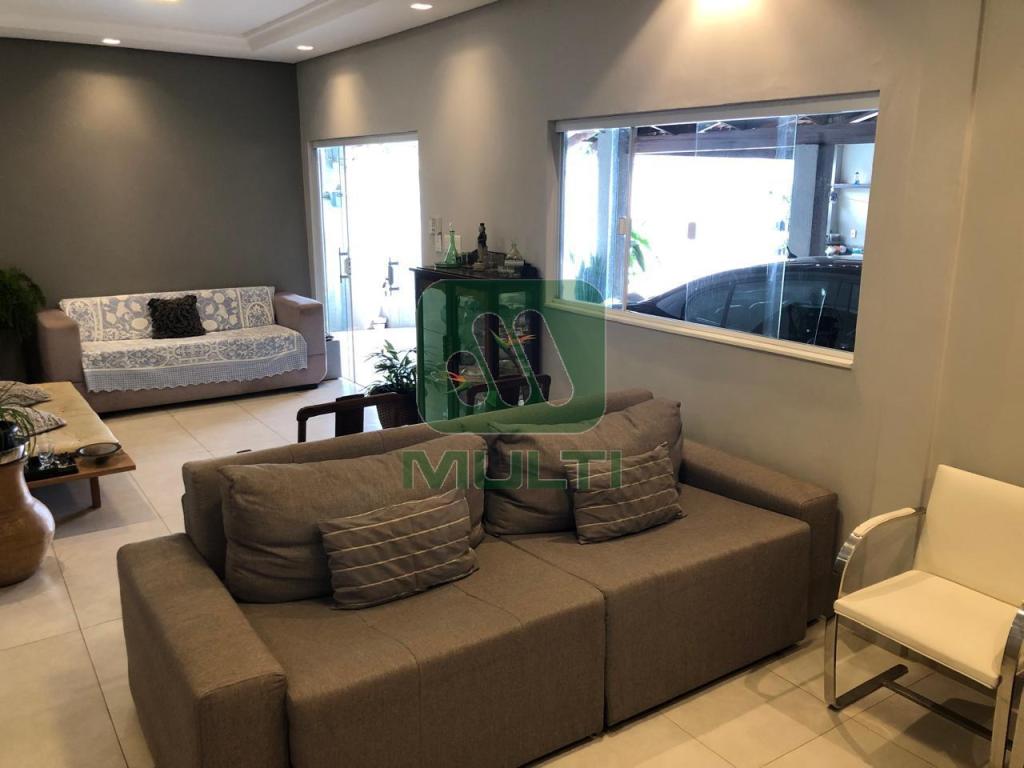 Casa à venda com 5 quartos, 291m² - Foto 4