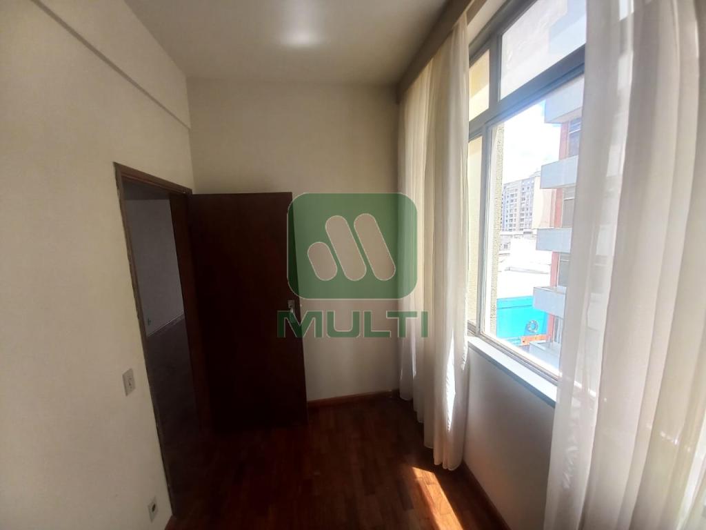 Apartamento à venda com 4 quartos, 260m² - Foto 4