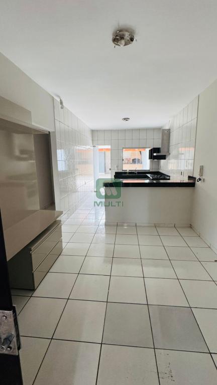 Casa à venda com 3 quartos, 139m² - Foto 1