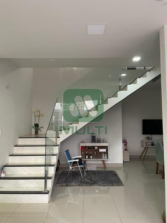 Casa à venda com 4 quartos, 240m² - Foto 4