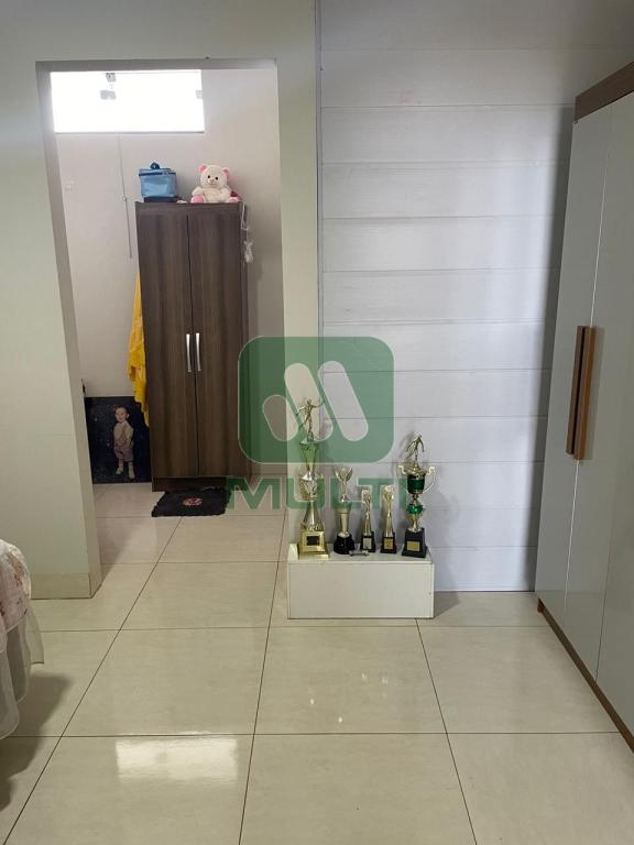 Casa à venda com 4 quartos, 240m² - Foto 16