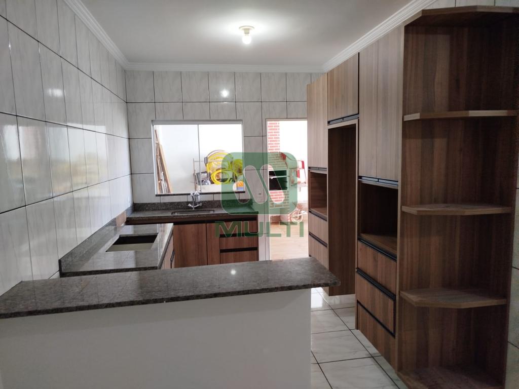 Casa à venda com 3 quartos, 80m² - Foto 3