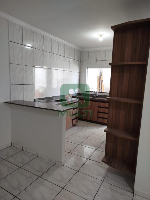 Casa à venda com 3 quartos, 80m² - Foto 4