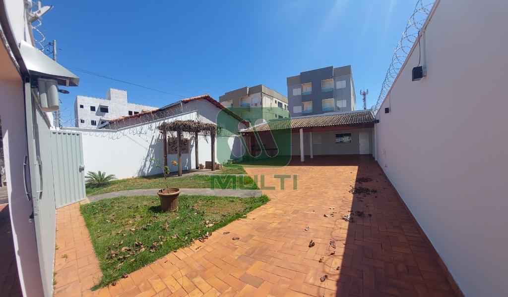 Casa à venda com 3 quartos, 131m² - Foto 2