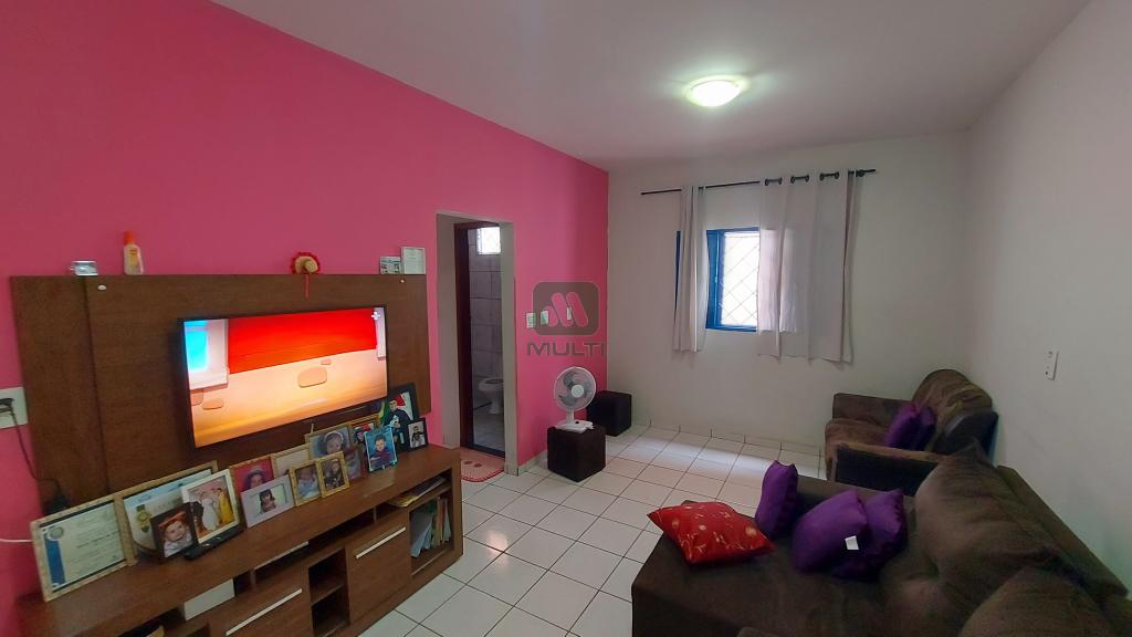 Casa à venda com 2 quartos, 100m² - Foto 1