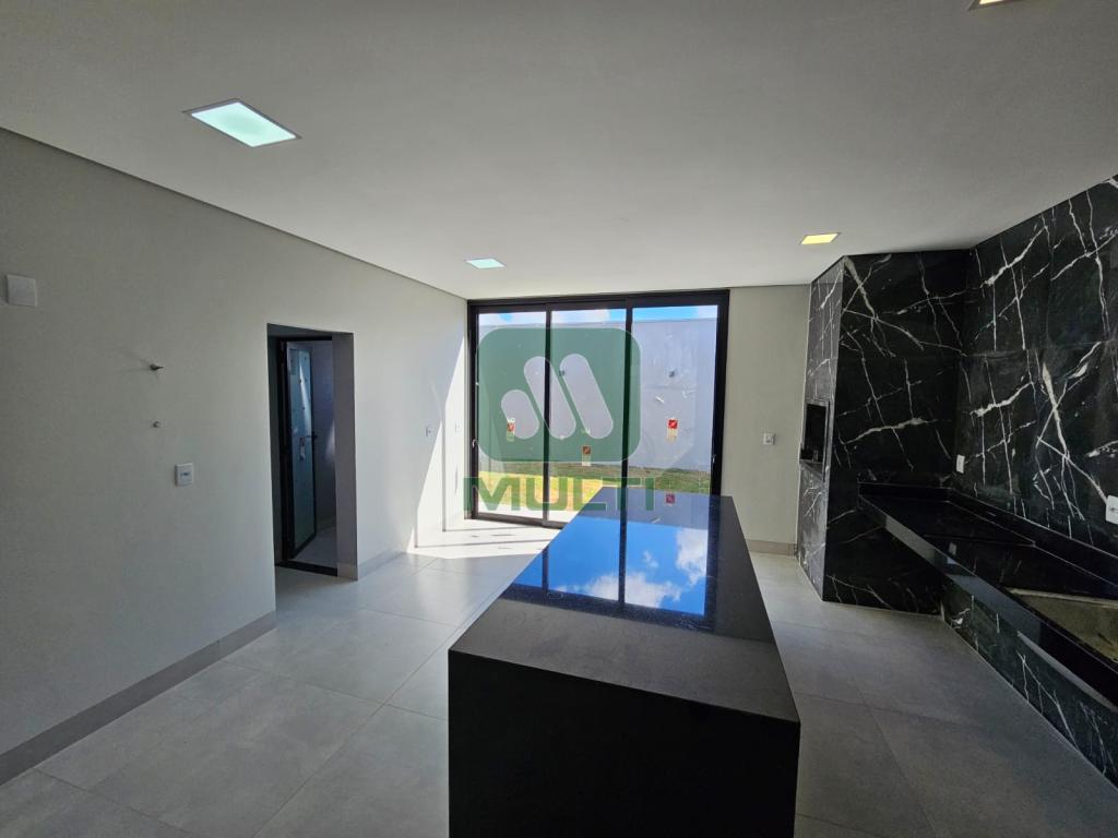 Casa à venda com 3 quartos, 160m² - Foto 4