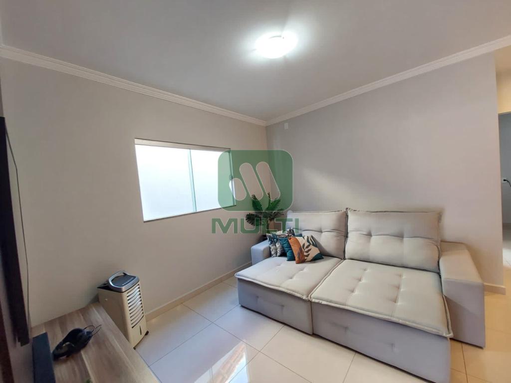 Casa à venda com 3 quartos, 170m² - Foto 2