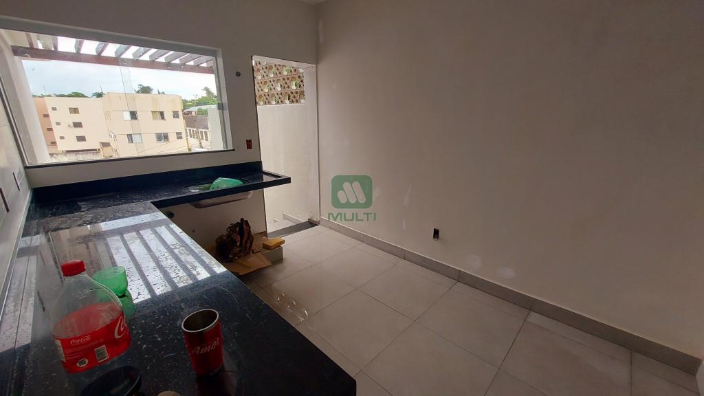 Casa à venda com 4 quartos, 165m² - Foto 3